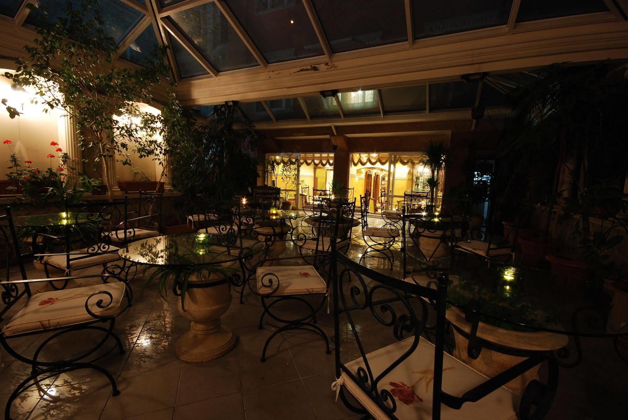 Hotel Nena อิสตันบูล ภายนอก รูปภาพ